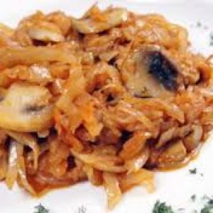 Kapusta-zharennaya-s-gribami-300x300 Капуста, жаренная с грибами. Бутерброды «Гости на пороге». Закуска «Камешки».