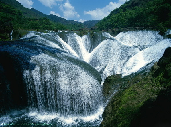 Vodopad-Huangoshu-Provintsii-Gujchzhou1 10 самых красивых мест Китая