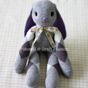 sew-sock-bunny-14 Ушастый зайчик из носков