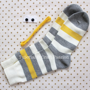 sew-sock-monkey-1 Мягкая игрушка. Обезьянка  из носков